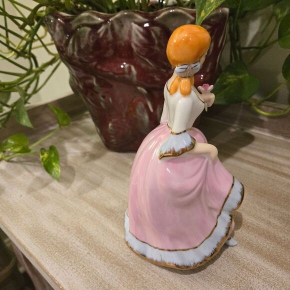 Vintage Elegant Pink and White Figurine 8 Inches Approx. - Picture 3 of 7